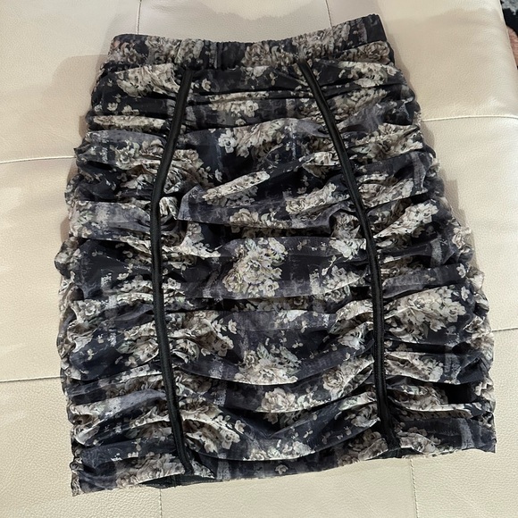 Oh Polly Fall for Floral Printed Ruched Mesh Mini Skirt in Black - Picture 2 of 4